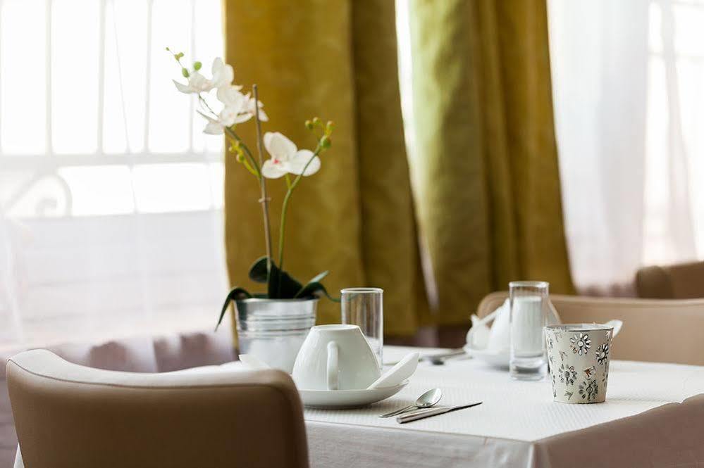 Logis Le Relais Sarrasin Hotel Vezenobres Eksteriør billede