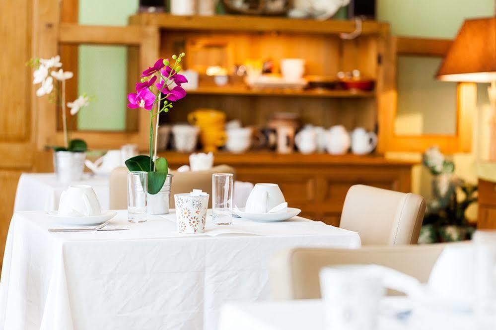 Logis Le Relais Sarrasin Hotel Vezenobres Eksteriør billede